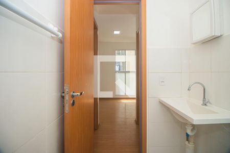 Banheiro de apartamento para alugar com 2 quartos, 44m² em Rubem Berta, Porto Alegre