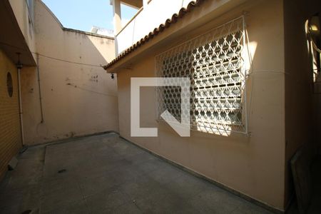 Casa à venda com 339m², 5 quartos e 1 vagaÁrea comum - Fundos