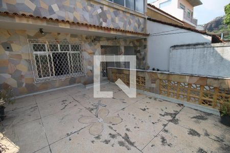 Casa à venda com 339m², 5 quartos e 1 vagaÁrea comum - Deck