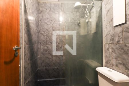 Banheiro Social de casa para alugar com 1 quarto, 20m² em Novo Mundo, Curitiba