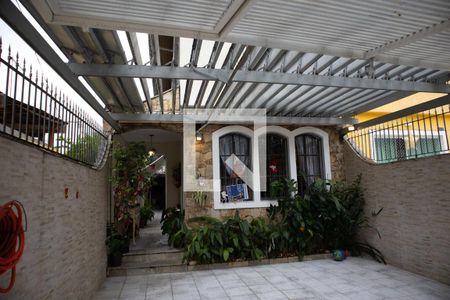 Casa à venda com 156m², 4 quartos e 2 vagas Casa à venda com 156m², 4 quartos e 2 vagasGaragem