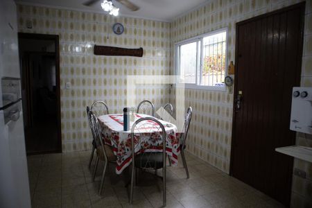 Casa à venda com 156m², 4 quartos e 2 vagas Casa à venda com 156m², 4 quartos e 2 vagasCozinha