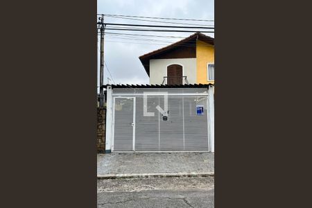Casa à venda com 156m², 4 quartos e 2 vagas Casa à venda com 156m², 4 quartos e 2 vagasFachada