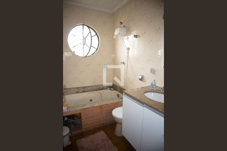 Banheiro do Quarto 1 de casa para alugar com 4 quartos, 156m² em Vila Constança, São Paulo