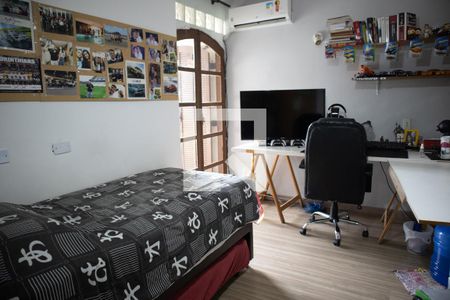 Casa à venda com 156m², 4 quartos e 2 vagas Casa à venda com 156m², 4 quartos e 2 vagasQuarto 4