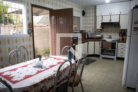 Casa à venda com 156m², 4 quartos e 2 vagas Casa à venda com 156m², 4 quartos e 2 vagasCozinha