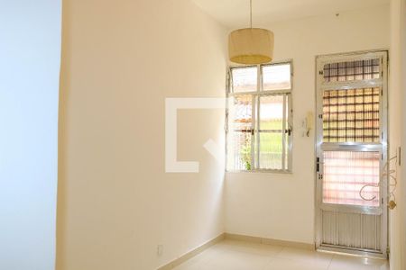 Sala de casa de condomínio para alugar com 2 quartos, 55m² em Encantado, Rio de Janeiro