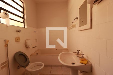 Apartamento para alugar com 69m², 3 quartos e sem vagaBanheiro
