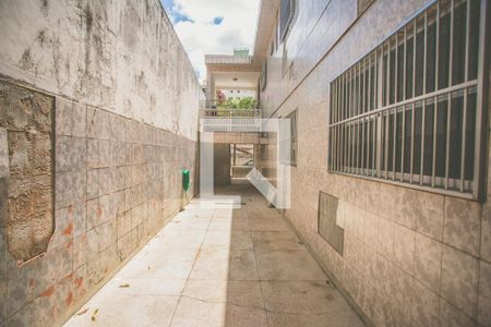 Casa à venda com 392m², 3 quartos e 6 vagasCorredor externo