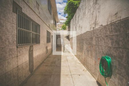 Casa à venda com 392m², 3 quartos e 6 vagasCorredor externo