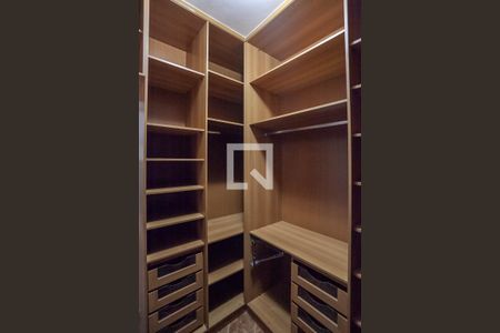 Casa para alugar com 280m², 4 quartos e 4 vagasCloset do quarto 1 