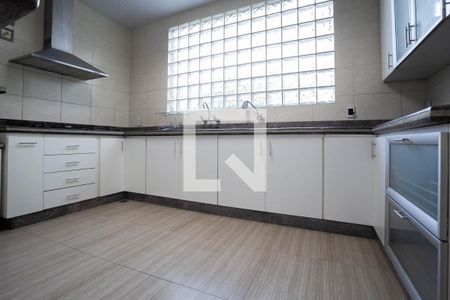 Casa para alugar com 280m², 4 quartos e 4 vagasCozinha