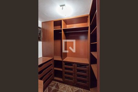 Casa para alugar com 280m², 4 quartos e 4 vagasCloset da suíte 2