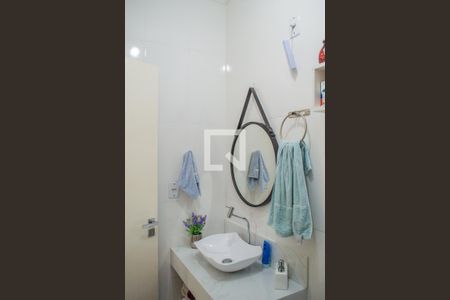 Casa para alugar com 193m², 2 quartos e 1 vaga Casa para alugar com 193m², 2 quartos e 1 vagaBanheiro social