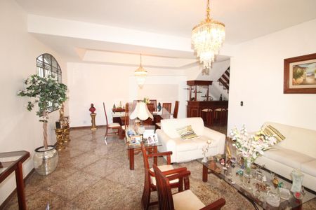 Sala de casa para alugar com 4 quartos, 250m² em Vila Valqueire, Rio de Janeiro