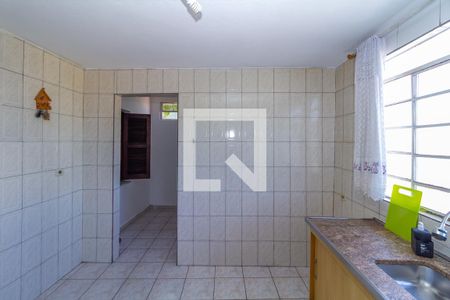 Casa à venda com 180m², 5 quartos e 2 vagas Casa à venda com 180m², 5 quartos e 2 vagasCozinha