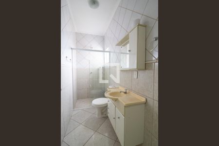 Banheiro de apartamento para alugar com 1 quarto, 45m² em Santa Cecília, Porto Alegre