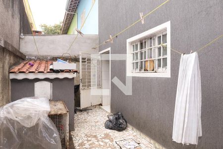 Casa à venda com 100m², 2 quartos e 2 vagasQuintal