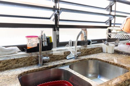 Casa à venda com 160m², 4 quartos e 2 vagasCozinha - Torneira