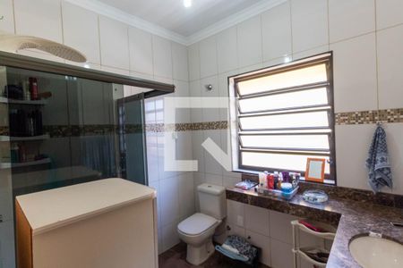 Casa à venda com 160m², 4 quartos e 2 vagasBanheiro 1