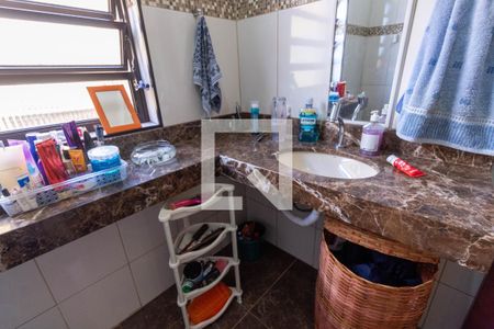 Casa à venda com 160m², 4 quartos e 2 vagasBanheiro 1