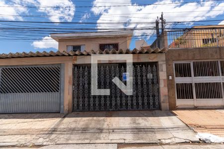 Casa à venda com 160m², 4 quartos e 2 vagasFachada