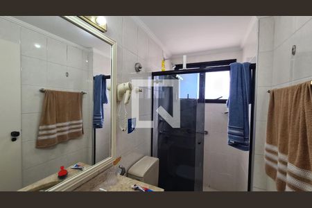 Banheiro de apartamento à venda com 1 quarto, 48m² em Anhangabaú, Jundiaí