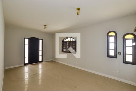 Sala de casa à venda com 3 quartos, 300m² em Engenho do Mato, Niterói
