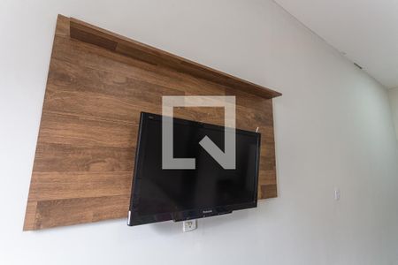 Televisão da Suíte de kitnet/studio para alugar com 1 quarto, 22m² em Cachoeirinha, Belo Horizonte