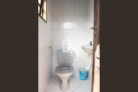 Casa à venda com 185m², 3 quartos e 8 vagas Casa à venda com 185m², 3 quartos e 8 vagasbanheiro do Quintal