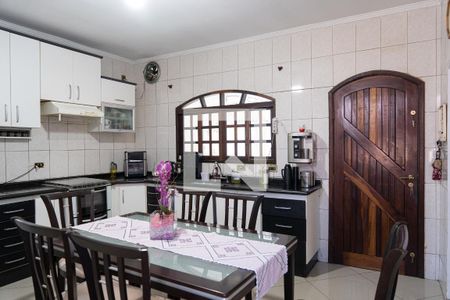 Casa à venda com 185m², 3 quartos e 8 vagas Casa à venda com 185m², 3 quartos e 8 vagasCozinha