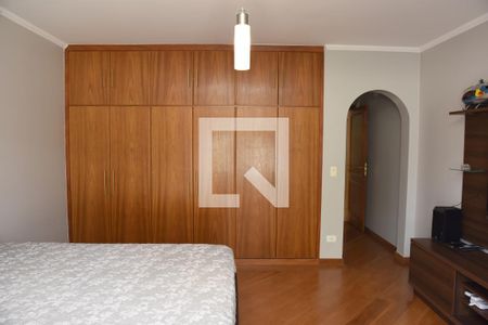 Casa à venda com 330m², 4 quartos e 5 vagasSuíte 2