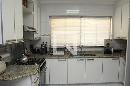 Casa à venda com 330m², 4 quartos e 5 vagasCozinha