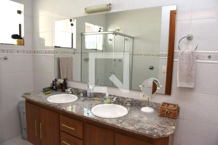 Casa à venda com 330m², 4 quartos e 5 vagasBanheiro