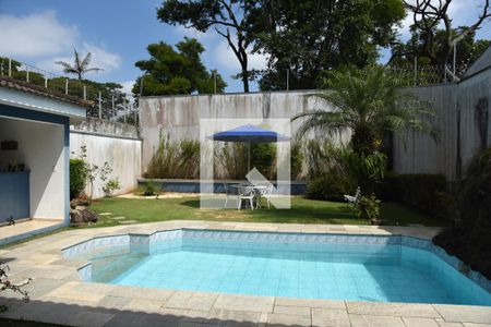 Casa à venda com 330m², 4 quartos e 5 vagasQuintal - Piscina