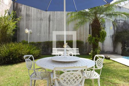 Casa à venda com 330m², 4 quartos e 5 vagasQuintal