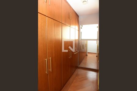 Casa à venda com 330m², 4 quartos e 5 vagasCloset da suíte master
