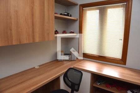 Casa à venda com 330m², 4 quartos e 5 vagasEscritório