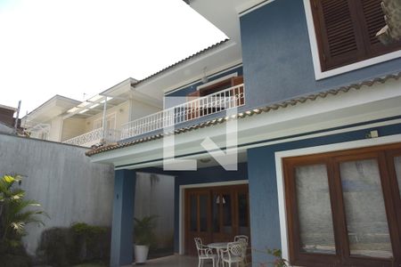 Casa à venda com 330m², 4 quartos e 5 vagasQuintal