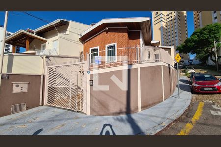 Casa à venda com 240m², 4 quartos e 3 vagasFachada 