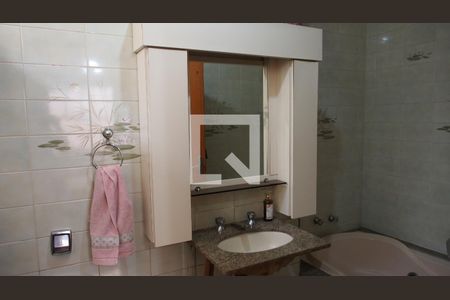 Casa à venda com 240m², 4 quartos e 3 vagasBanheiro da Suíte