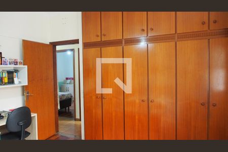 Casa à venda com 240m², 4 quartos e 3 vagasQuarto Suíte