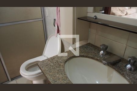 Casa à venda com 240m², 4 quartos e 3 vagasBanheiro da Suíte