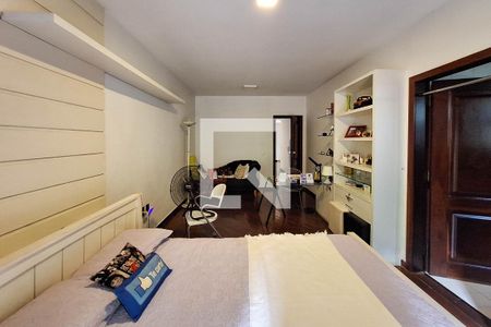 Casa à venda com 680m², 5 quartos e 3 vagasSuíte 4