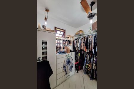 Casa à venda com 680m², 5 quartos e 3 vagasCloset da suíte 2