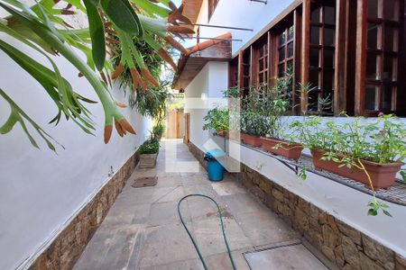 Casa à venda com 680m², 5 quartos e 3 vagasQuintal