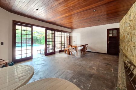 Casa à venda com 680m², 5 quartos e 3 vagasÁrea comum - Salão de festas