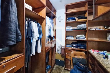 Casa à venda com 680m², 5 quartos e 3 vagasCloset 2 da Suíte master