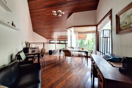 Casa à venda com 680m², 5 quartos e 3 vagasEscritório