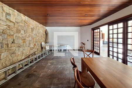 Casa à venda com 680m², 5 quartos e 3 vagasÁrea comum - Salão de festas